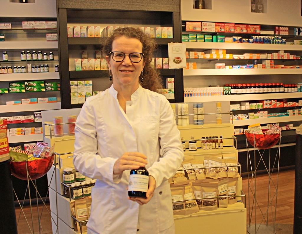Apothekerin Christine Praxl in der Stadtapotheke Eggenfelden